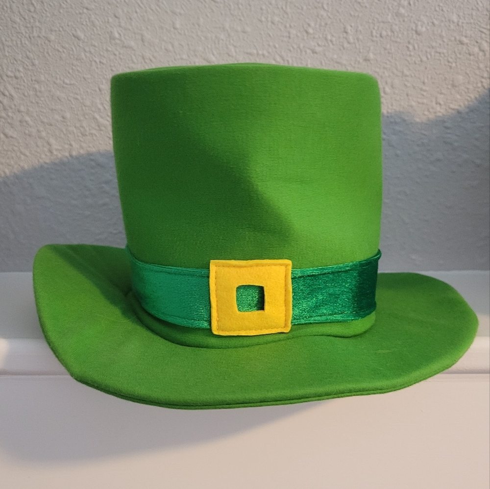 Baby Leprechaun hat. Size 3-6 mo.